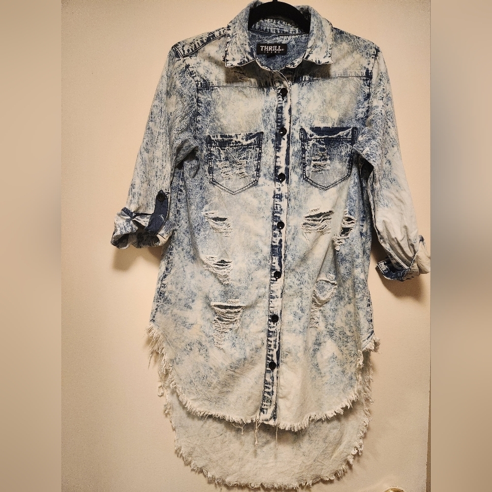 THRILL JEANS Ultra Fashionable Distressed Denim Street Wear Women's Shirt Size M